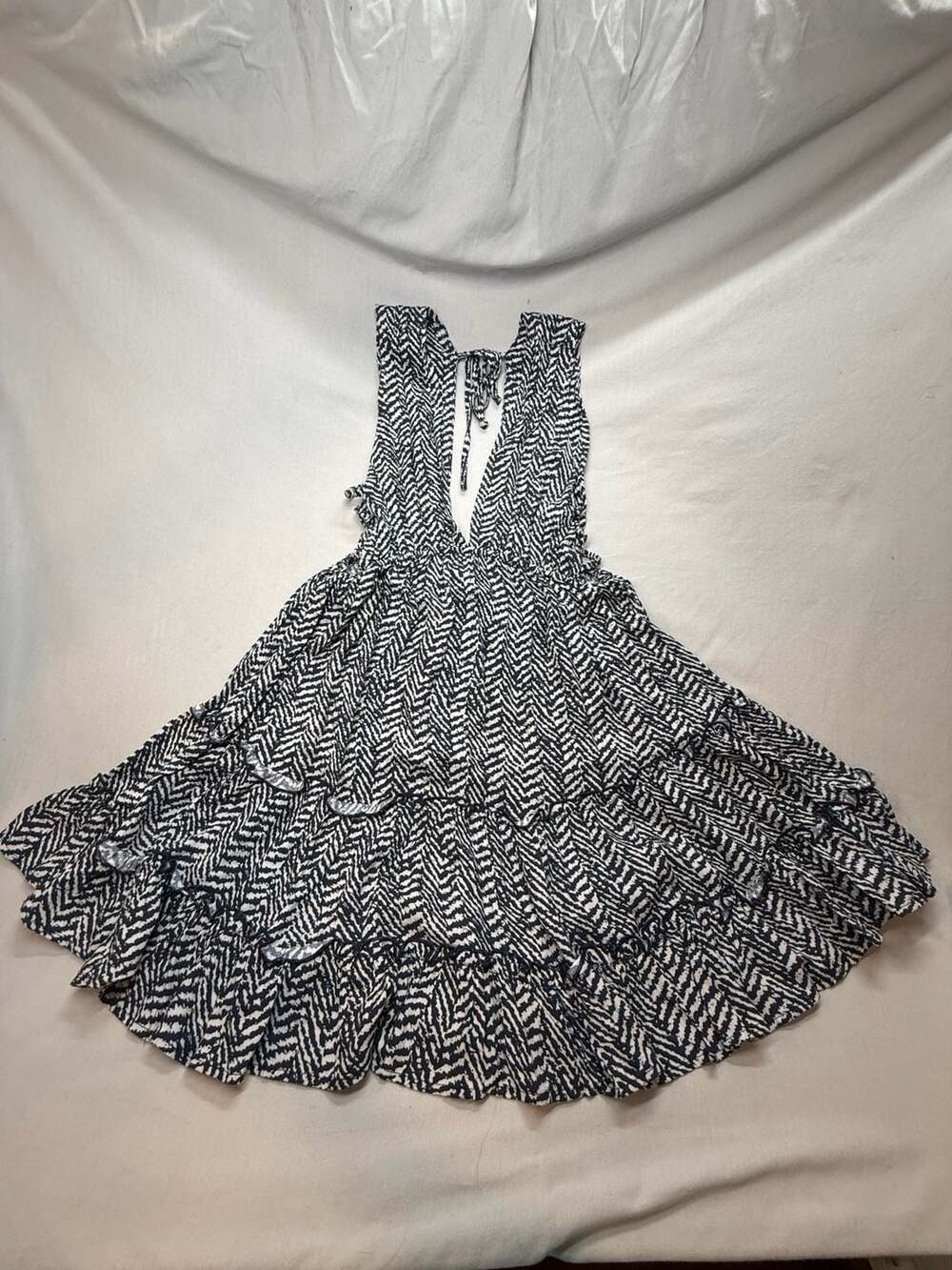 Mahina Size M Black and White Chevron Print Tiered Mini Dress
